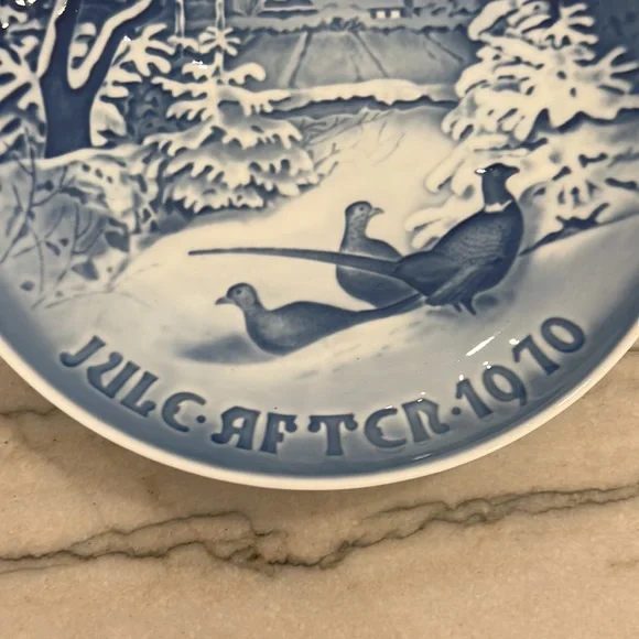 Vintage - 1970 Christmas in Greenland Collector Plate - Picture 5 of 12